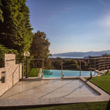 Villa Buzzi Besozzo Bagian luar foto