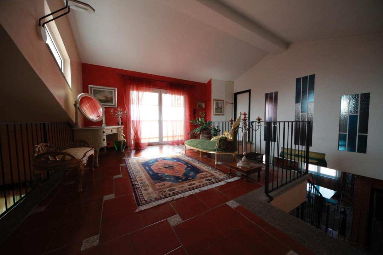 Villa Buzzi Besozzo Bagian luar foto