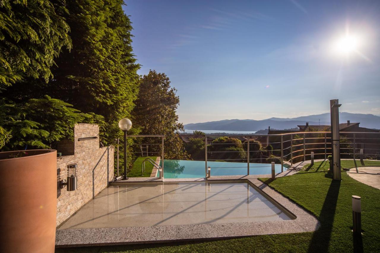 Villa Buzzi Besozzo Bagian luar foto